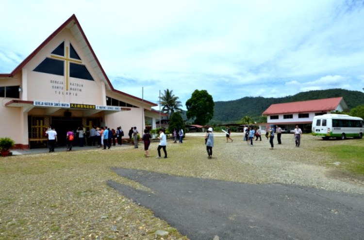 Front compound of St Martin, presbytery at right.