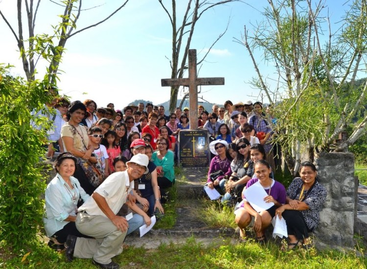 St Simon Pilgrims at the Graves of Frs Prenger and Rientjes