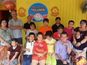 June 28, 2014: The outreach team also visited Tolumnis Home located in Tuaran and donated some  food and basic necessities. The home has about 16 residents. 